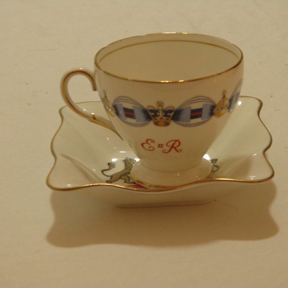 Foley Sweet Dish to Commemorate the Coronation of Queen Elizabeth II & Bonus Cup - Picture 6 of 8